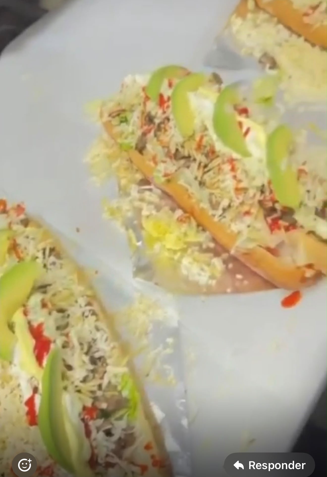 Pepito con guasacaca y queso